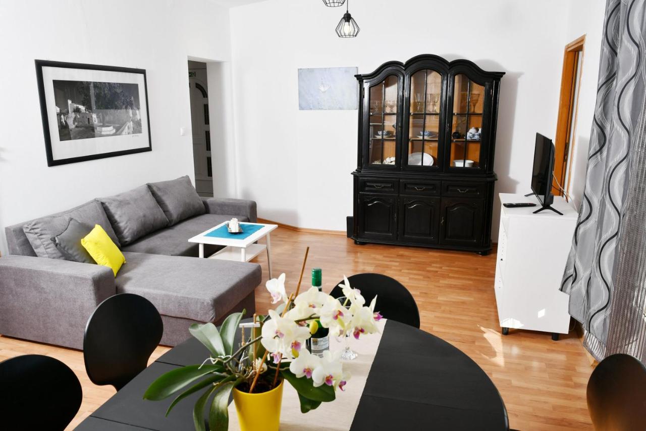 Apartments Novotny Banjol Exterior photo