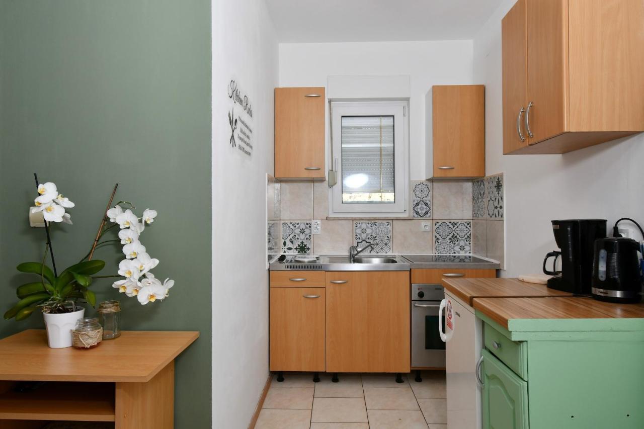 Apartments Novotny Banjol Exterior photo